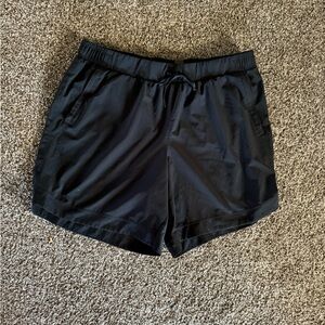 Calia by Carrie Underwood 5” shorts
